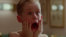 Σουβενίρ από το «Μόνος στο Σπίτι»: Το σημάδι που άφησε το δάγκωμα του Τζο Πέσι στον μικρό Κέβιν