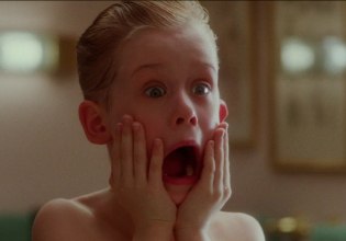 Σουβενίρ από το «Μόνος στο Σπίτι»: Το σημάδι που άφησε το δάγκωμα του Τζο Πέσι στον μικρό Κέβιν