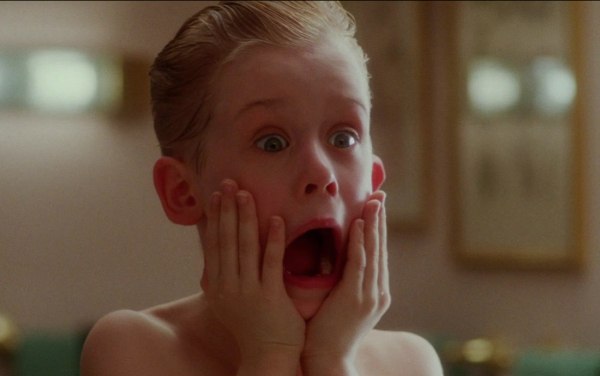 Σουβενίρ από το «Μόνος στο Σπίτι»: Το σημάδι που άφησε το δάγκωμα του Τζο Πέσι στον μικρό Κέβιν