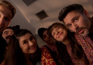 HOTΕΛ ΕΛVIRA: Μια εξαφάνιση κάνει άνω κάτω το ξενοδοχείο