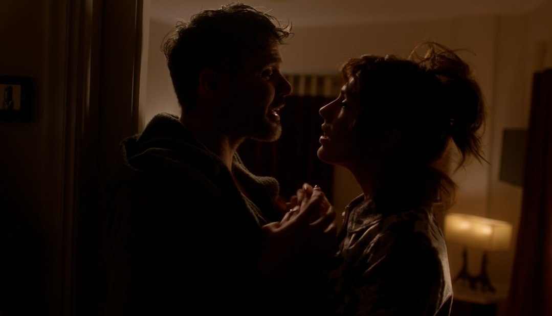 HOTΕΛ ΕΛVIRA: Γάμος και ζήλια