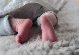 Γυναίκα με λέμφωμα Hodgkin γέννησε ένα υγιέστατο κοριτσάκι έπειτα από μεταμόσχευση ωοθηκικού ιστού