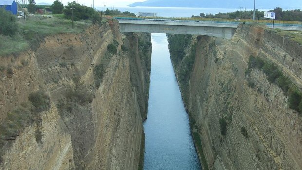 Θρίλερ στον Ισθμό της Κορίνθου: Εντοπίστηκε νεκρός άνδρας στο κανάλι