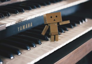 AI τραγούδι στην κορυφή του Billboard: Το Walk My Walk προκαλεί «σεισμό» στη μουσική βιομηχανία