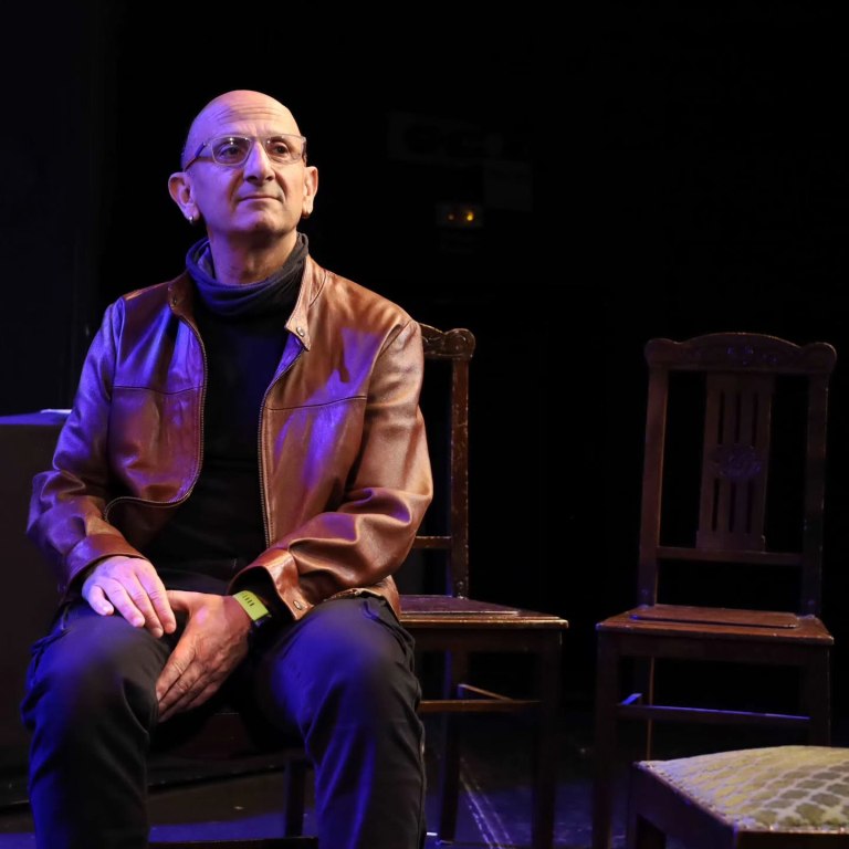 Ο Γιάννης Μπουραζάνας μάς μιλά για τον «Μισάνθρωπο» και το πως η ιστορία του Αλσέστ «καθρεφτίζεται» στο σήμερα