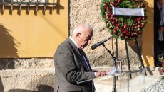 Αλέκος Φλαμπουράρης: «Υπήρξε πάντα ανήσυχος και ενωτικός» – Συγκίνηση στον επικήδειο του Νικήτα Κακλαμάνη