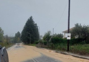 Αγρίνιο: Προβλήματα από την έντονη βροχόπτωση – Έκλεισαν δρόμοι, πλημμύρισαν σπίτια