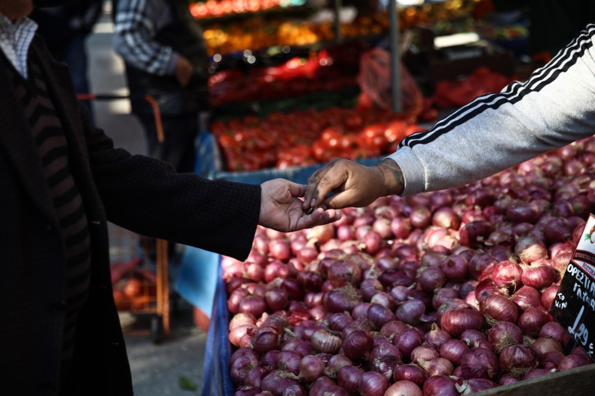 Σταθερά αρνητική η κατάσταση των νοικοκυριών – Πονοκέφαλος η ακρίβεια