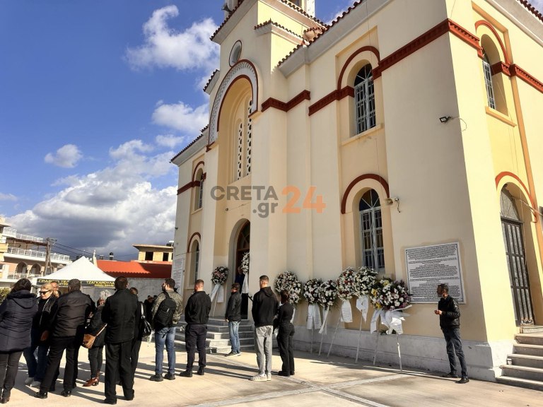 Κρήτη: Σε κλίμα οδύνης το τελευταίο αντίο στον 19χρονο Ραφαήλ που σκοτώθηκε από έκρηξη χειροβομβίδας