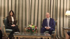 Η Κίμπερλι Γκίλφοϊλ επέδωσε τα διαπιστευτήριά της στον Τασούλα – Δείτε φωτογραφίες