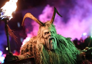 Κράμπους: Το τρομακτικό και σκοτεινό πρόσωπο του «Άη Βασίλη των κακών παιδιών» [βίντεο]