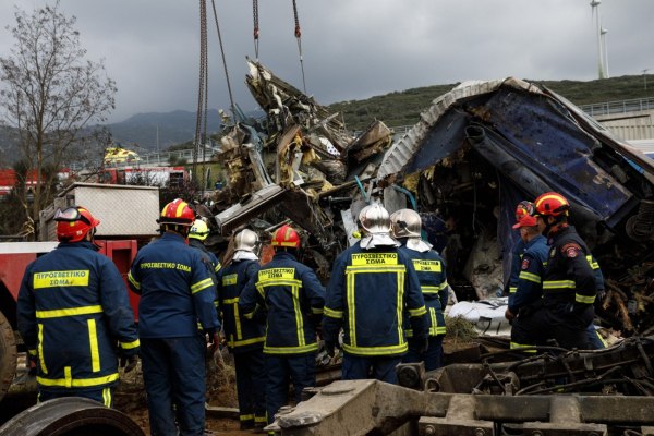Τέμπη: Με τους συγγενείς των θυμάτων στα έδρανα η δίκη στις 3/3 – Απορρίφθηκε αίτημα του κράτους να αποβληθούν