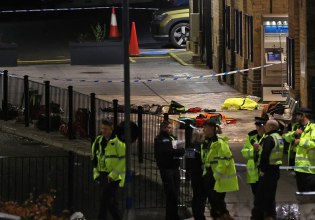 Συναγερμός στη Βρετανία: Επίθεση μέσα σε τρένο – Δέκα άνθρωποι έχουν μαχαιρωθεί