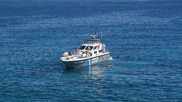 Λέρος: Καταδίωξη ταχυπλόου με μετανάστες – Έπεσαν πυροβολισμοί, συνελήφθη 21χρονος διακινητής