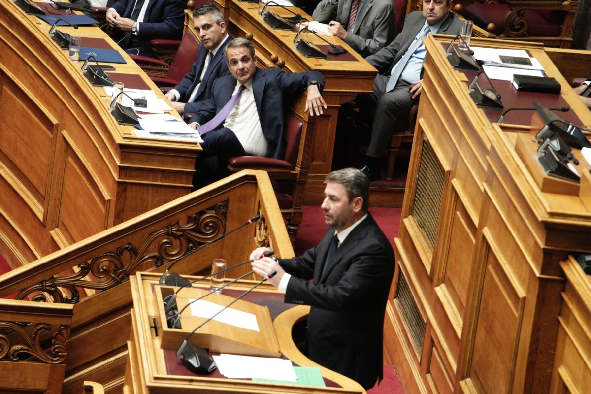 Μετωπική Ανδρουλάκη – Μητσοτάκη στη Βουλή για την ακρίβεια