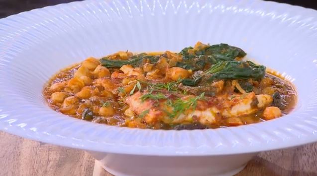 Συνταγή: Μπακαλιάρο με ρεβύθια και κάρυ