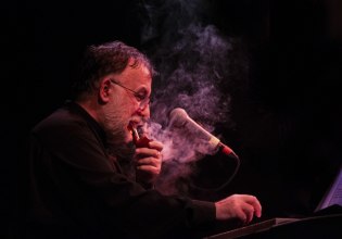 Μανώλης Μητσιάς, Γιάννης Κότσιρας, Δημήτρης Μπάσης & Γιώτα Νέγκα τραγουδούν τα λαϊκά του Θάνου Μικρούτσικου