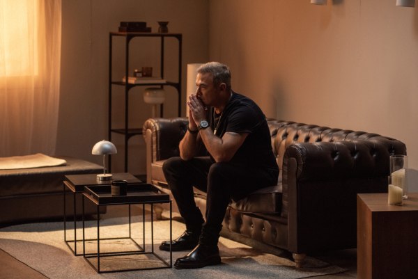 Αντώνης Ρέμος: Βackstage φωτογραφίες από τα γυρίσματα του νέου videoclip «Δευτέρα»