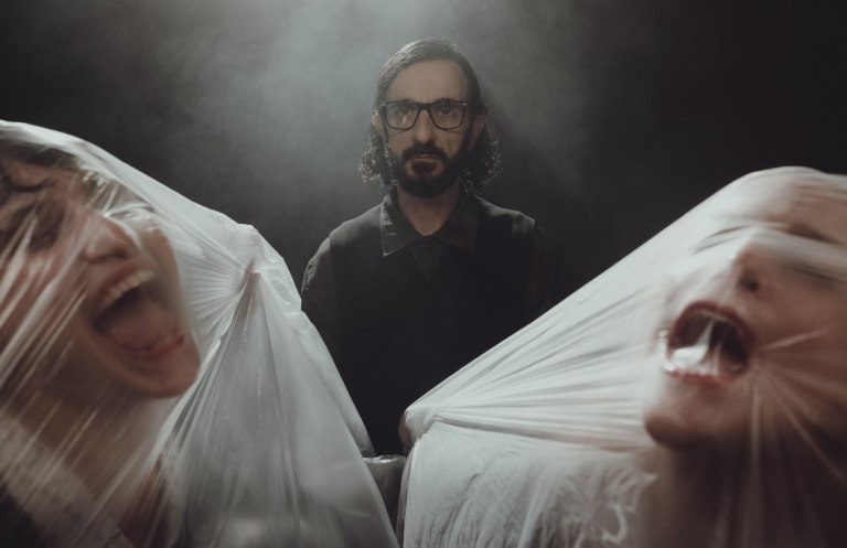 Από τις 22/12 το Θησείον μεταμορφώνεται σε ενεχυροδανειστήριο μνήμης και ενοχής