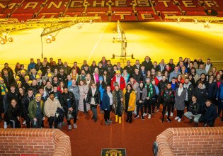 Η δυνατή νύχτα αλληλεγγύης στο Old Trafford