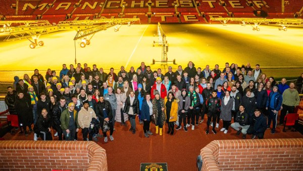 Η δυνατή νύχτα αλληλεγγύης στο Old Trafford