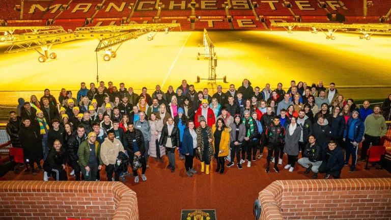 Η δυνατή νύχτα αλληλεγγύης στο Old Trafford