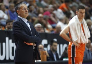 Ο προπονητής της Βαλένθια πήγε στη συνέντευξη Τύπου και… δεν βρήκε κανέναν (vid)