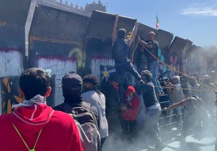 Μεξικό: Επεισόδια μπροστά από το προεδρικό μέγαρο σε διαδήλωση εναντίον των καρτέλ [βίντεο]