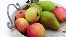 Ανατιμήσεις φωτιά στα φρούτα ως 50% – Ποιος φοράει το «καπέλο» από το χωράφι στο ράφι;