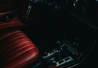 Τι να κάνετε αν κολλήσει το γκάζι σε αυτόματο αυτοκίνητο;