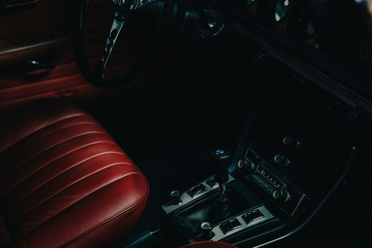 Τι να κάνετε αν κολλήσει το γκάζι σε αυτόματο αυτοκίνητο;