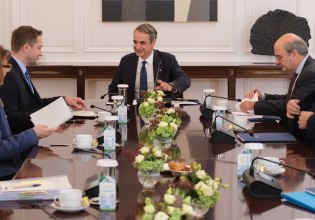 Συνάντηση Μητσοτάκη με τον επίτροπο Γεωργίας στη σκιά του σκανδάλου του ΟΠΕΚΕΠΕ