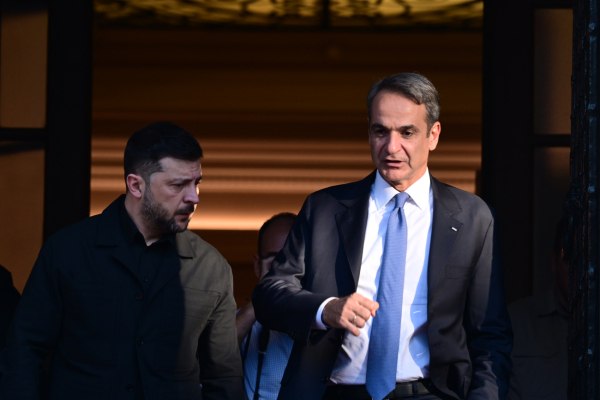 ΣΥΡΙΖΑ – ΚΚΕ – Νέα Αριστερά: Οι πρώτες αντιδράσεις της αντιπολίτευσης μετά τη συνάντηση Μητσοτάκη – Ζελένσκι