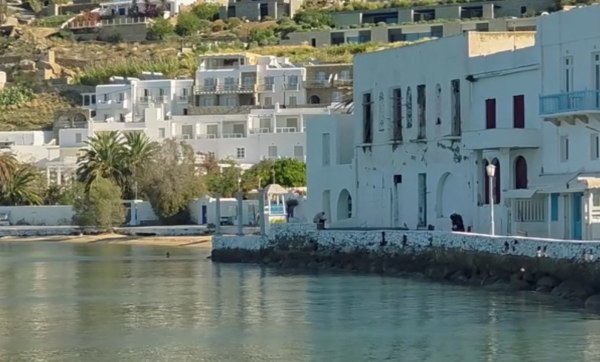 ΕΛΤΑ: «Χρυσό» ακίνητο των ΕΛΤΑ ρημάζει στη Μύκονο – Πληρώνουν όμως 4.500€ ενοίκιο για άλλο ακίνητο