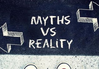 Εγκλωβισμένοι στο μύθο τους