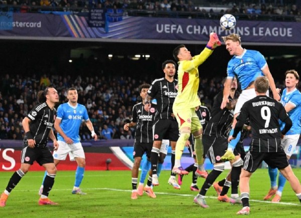 Νάπολι – Άιντραχτ Φρανκφούρτης 0-0: Ανώτεροι οι Ιταλοί, αλλά δεν βρήκαν γκολ…