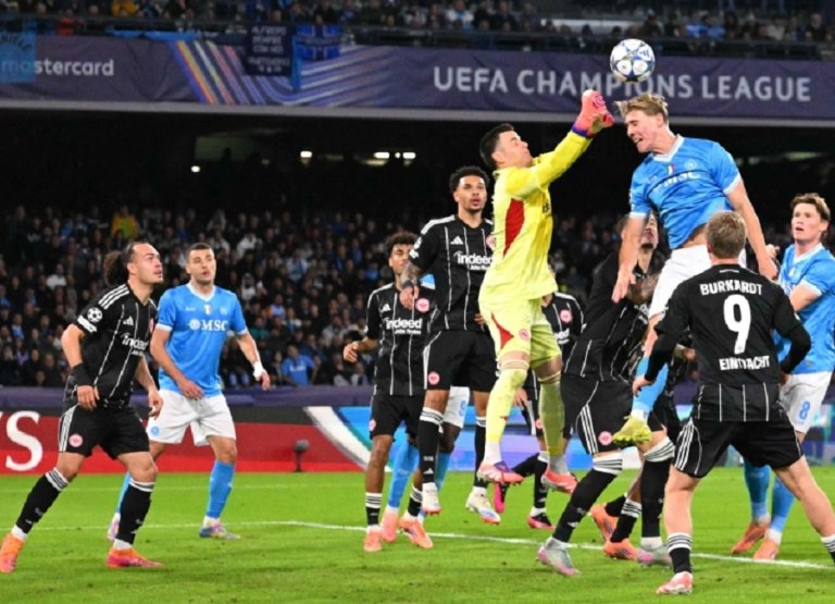 Νάπολι – Άιντραχτ Φρανκφούρτης 0-0: Ανώτεροι οι Ιταλοί, αλλά δεν βρήκαν γκολ… (vid)