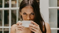 Η επιστήμη ξέρει ποια είναι η ιδανική ώρα για καφέ