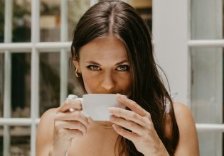 Η επιστήμη ξέρει ποια είναι η ιδανική ώρα για καφέ