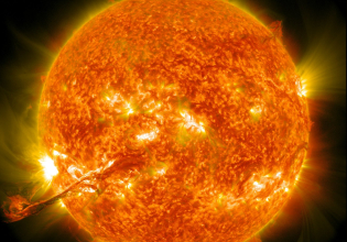 Ηλιακή καταιγίδα χτυπά τη Γη – Πώς «σβήνει» τα ραδιόφωνα σε Ευρώπη και Ασία