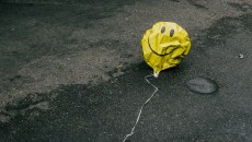 Έρευνα: Γιατί οι νέοι είναι τόσο δυστυχισμένοι σήμερα;