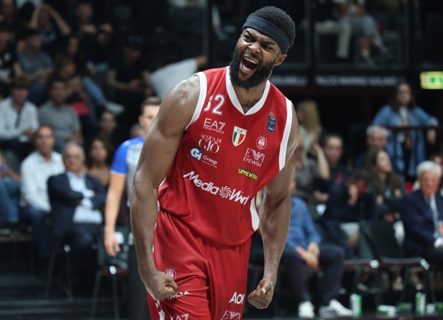 Απώλεια για την Αρμάνι πριν τον Ολυμπιακό – Χτύπησε στο κεφάλι ο Νίμπο