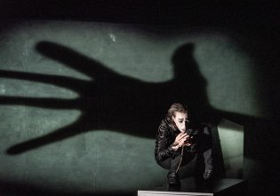 «Nomsferatu»: Η πιο διάσημη και εμβληματική ιστορία του Δράκουλα στο Θέατρο 104