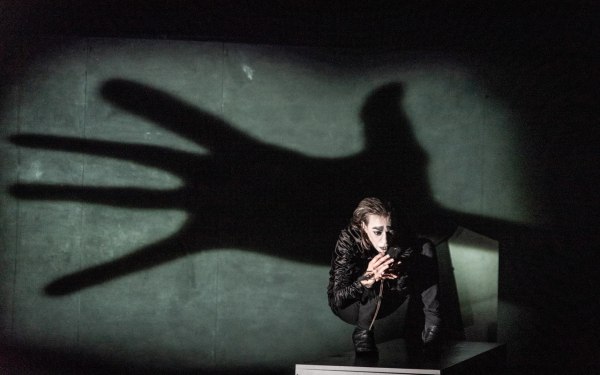 «Nomsferatu»: Η πιο διάσημη και εμβληματική ιστορία του Δράκουλα στο Θέατρο 104