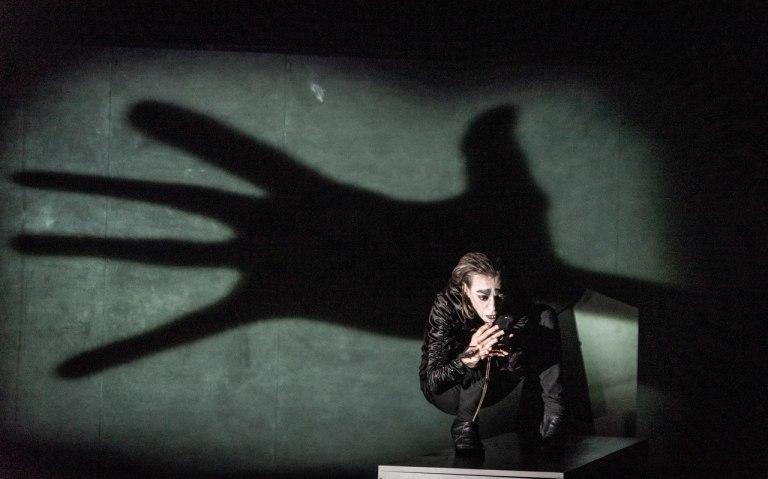 «Nomsferatu»: Η πιο διάσημη και εμβληματική ιστορία του Δράκουλα στο Θέατρο 104