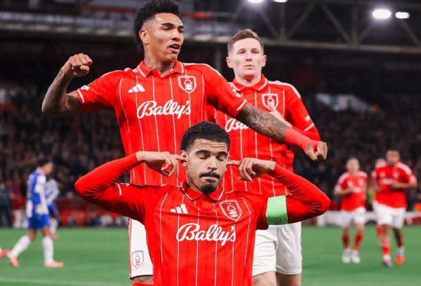 Ανατροπή και σπουδαία νίκη για τη Νότιγχαμ Φόρεστ (3-1) – «Τεσσάρα» η Άστον Βίλα (4-0)