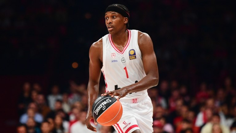 Τι έγραψε ο Φιλ Τζάκσον για τον Νιλικίνα στο βιβλίο του: «Δεν ήταν για εκείνον το NBA, δεν έμαθε ποτέ να σουτάρει»