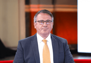 ΟΤ FORUM – Ανδρέας Αθανασόπουλος: Το permacrisis, η AI και πώς πρέπει να λειτουργούν οι σύγχρονες επιχειρήσεις