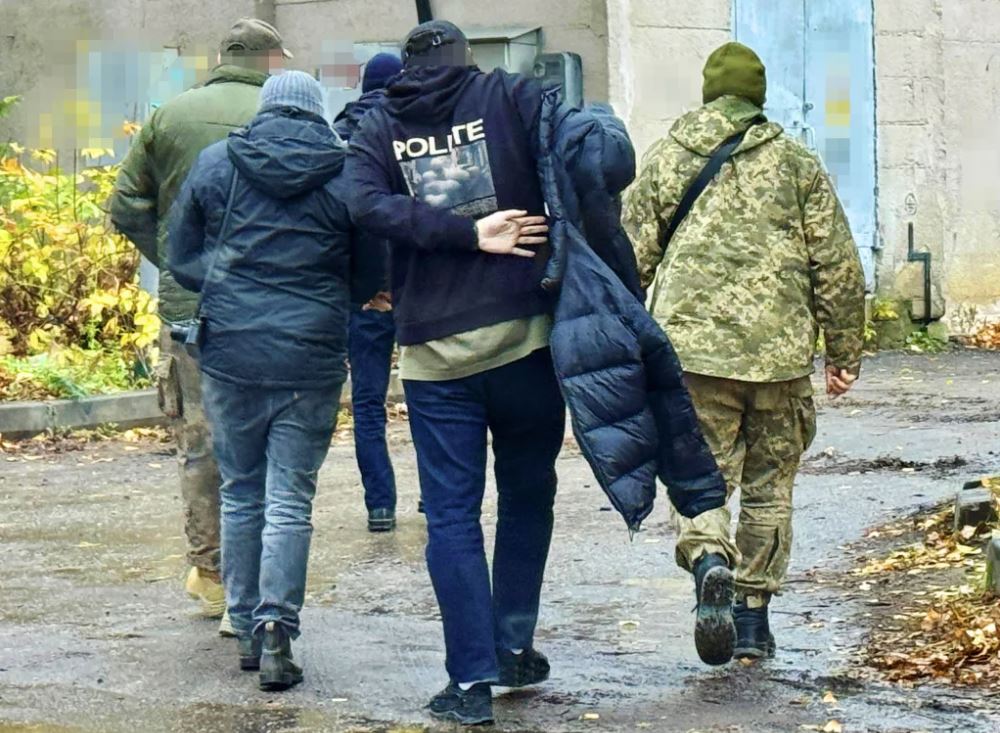 Ψάχνει στρατιώτες το Κίεβο: Πήραν δημοσιογράφο σηκωτό για να του βάλουν στολή