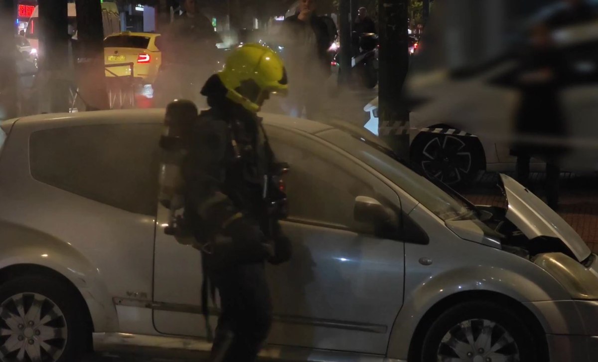 Φωτιά σε αυτοκίνητο στη λεωφόρο Συγγρού